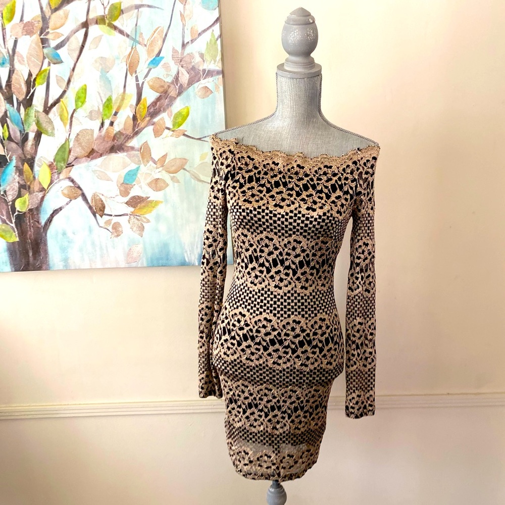 PAPAYA LACE BLACKLINED OFF THE SHOULDER DRESS SIZE JUNIOR MEDIUM 🌟EUC🌟